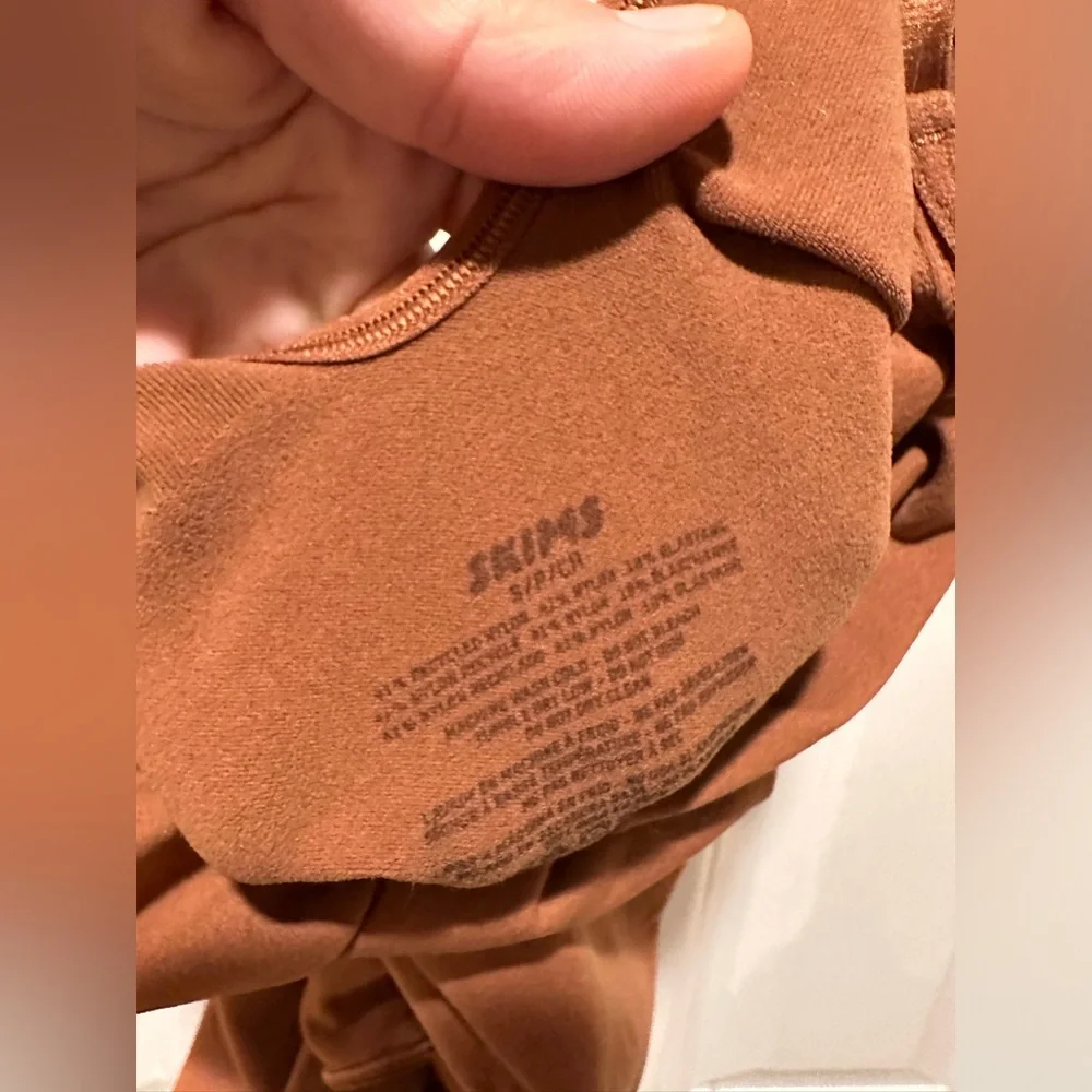 SKIMS Seamless Brown Bodysuit - Picture 3 of 8